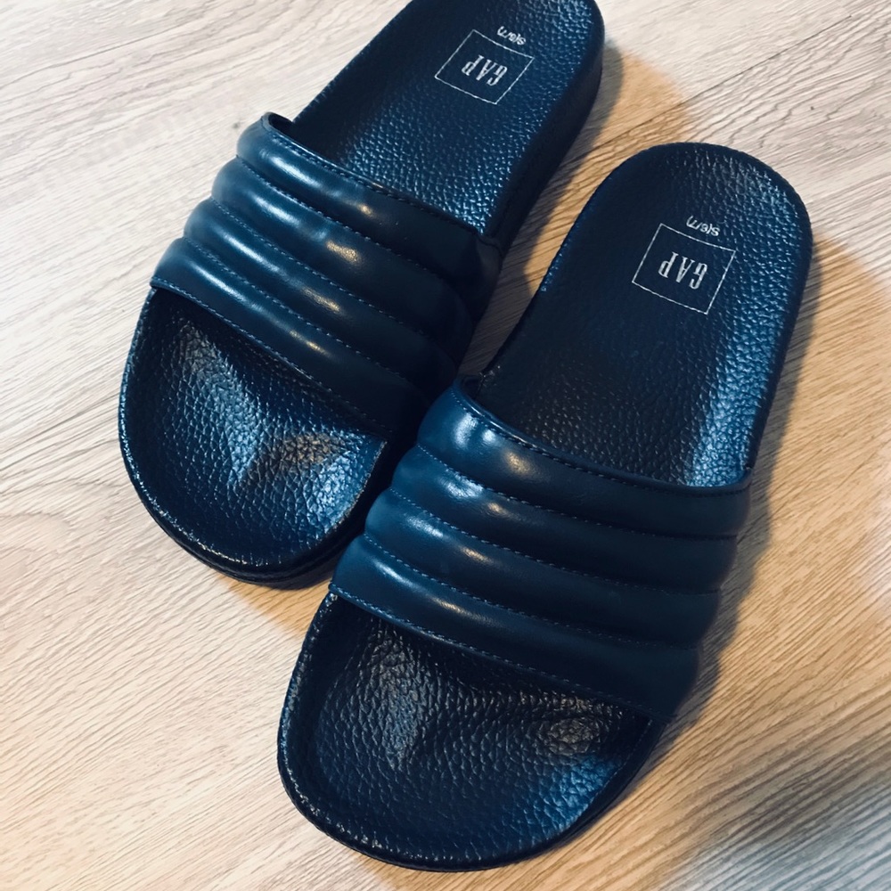 Like New GAP slides
